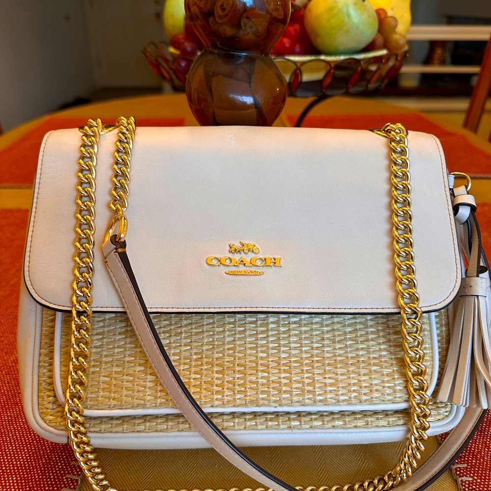 Coach Cream Shoulder Bag with Elegant Design